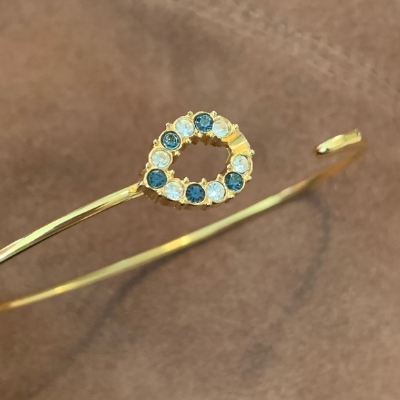 Avon Plaza Collection simulated sapphire diamond heart gold tone hook bangle - Picture 4 of 7